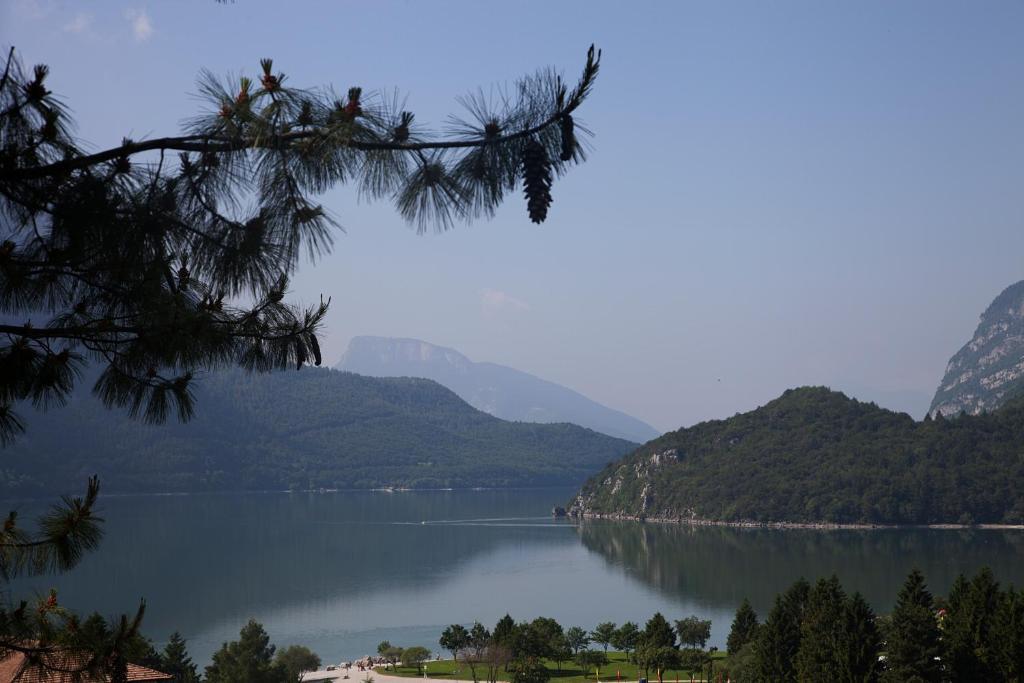 Hotel Miralago Wellness - Adults Only Molveno Extérieur photo